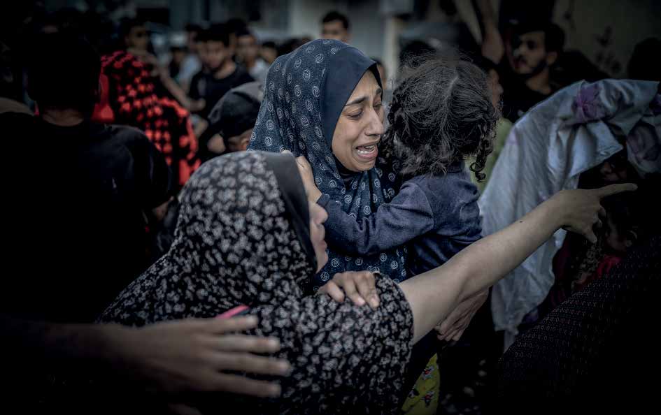 The Israeli army airstrike on the Ashur family’s building in Khan Yunis resulted in both casualties and injuries. The pain, fury, fear, and panic caused by the attack showed on the faces of the residents.