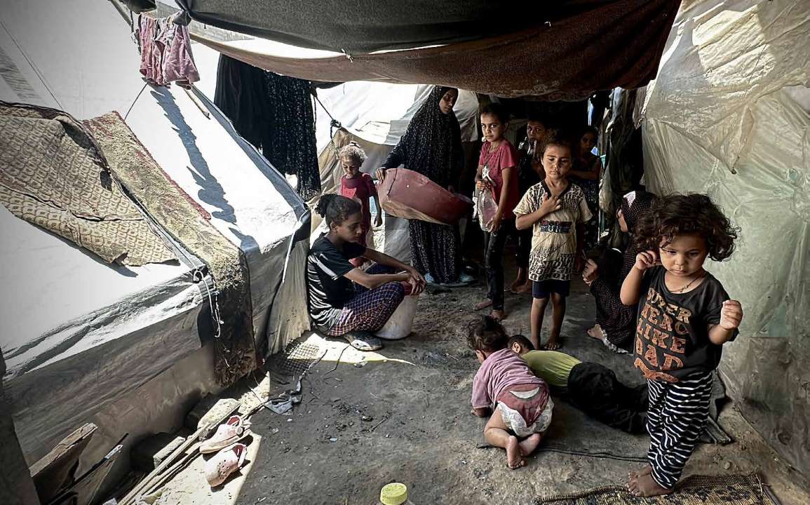 In GaDue to the ongoing Israeli attacks on Gaza for months, Palestinians who have fled their homes and moved to Deir al-Balah are struggling for survival. Living in makeshift tents they have set up there, Gazans are making efforts to meet their families' daily basic needs despite the hot weather.