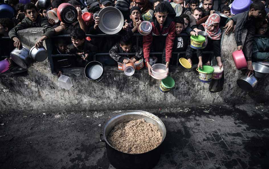 In the Gaza Strip, where Israeli army attacks continue, thousands of Palestinians are facing the threat of hunger and thirst. Finding food becomes more challenging by the day for the tens of thousands of Palestinians who have sought refuge in the city of Rafah to escape the attacks. Volunteers cook meals over woodfire and distribute them to the Gazans taking shelter in the city.