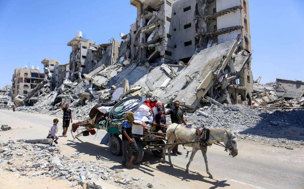 A Palestinian family leaving the Hamad area in Khan Yunis following an evacuation order by the Israeli army.