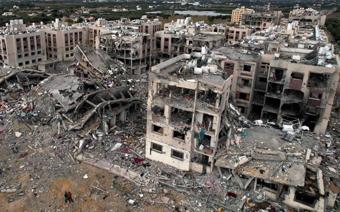 The housing complex in the village of “Wadi Gaza,” which now resembles a ghost town after being destroyed in an Israeli army bombardment, was captured from the air. The complex, located in the southern part of Gaza City and known locally as Juhar ad-Deek, consisted of 320 units built in 2017 for impoverished families whose homes were previously destroyed in Israeli attacks. The devastation of the complex became visible only after the cessation of Israeli army bombardment due to a “humanitarian pause.”