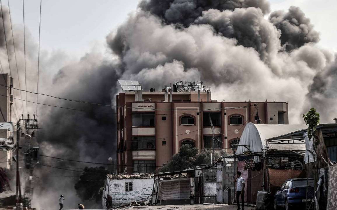 The moment of the Israeli army's attack on a building in the Nuseirat Refugee Camp.