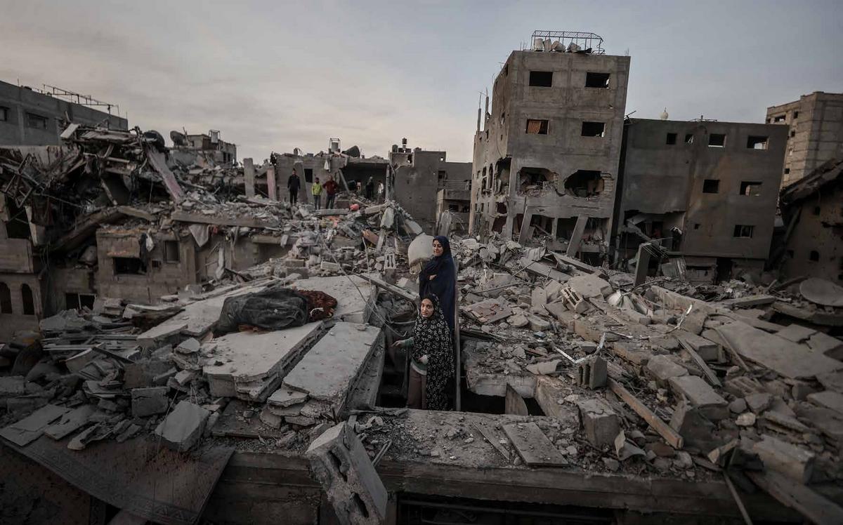 The Israeli army targeted residential areas in the Nuseirat Camp, resulting in deaths and injuries. The attack caused extensive damage to buildings.